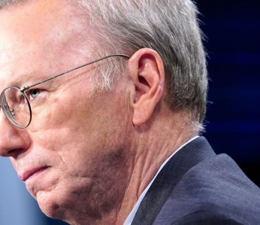 Колишній генеральний директор Google фінансує безпілотники для вивчення грубих Антарктичних вод