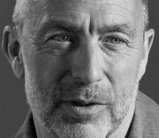 Через Вікіпедію почалися культурні війни. Джиммі Уейлз дотримується курсу.