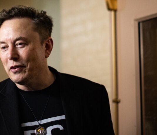 Чи справді мільярдні зарплати мотивують? Переосмислення трильйонної системи стимулів Ілона Маска