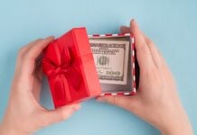 Гроші правлять балом: головний подарунок мрії американців – фінансова допомога