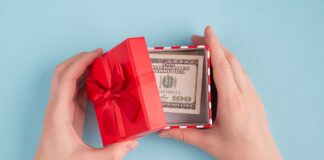 Гроші правлять балом: головний подарунок мрії американців – фінансова допомога