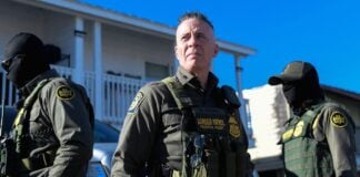 Короткі новини США: спостереження, водна криза, політичні зміни та технологічні угоди