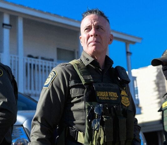 Короткі новини США: спостереження, водна криза, політичні зміни та технологічні угоди