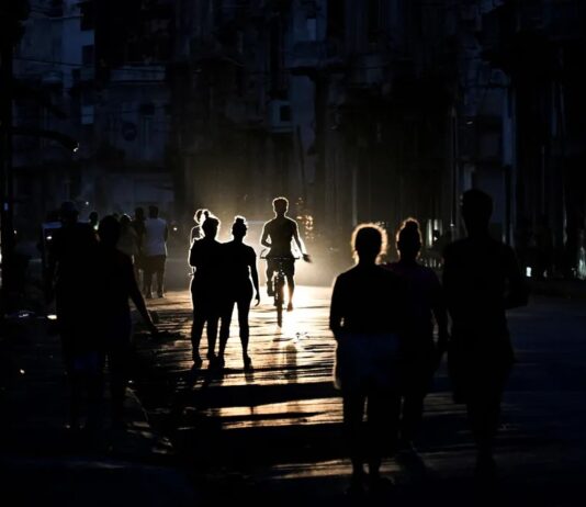 Глобальні Зриви: Від Кубинської Кризи до Невизначеного Майбутнього Технологій