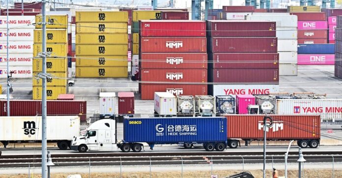 b65570ef-1bd3-4ee3-b486-85c5888a1cf2