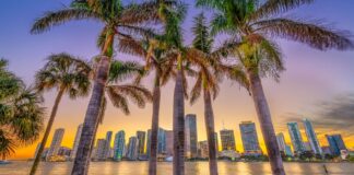 Американські домовласники стикаються зі зростанням плати за HOA: 10 міст з найвищими витратами