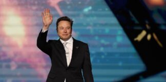 Прогноз Ілона Маска про місячне майбутнє Tesla: Чому інвесторам варто триматися