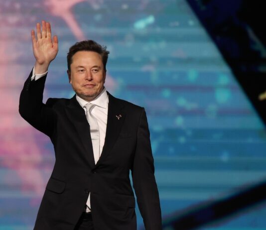 Прогноз Ілона Маска про місячне майбутнє Tesla: Чому інвесторам варто триматися