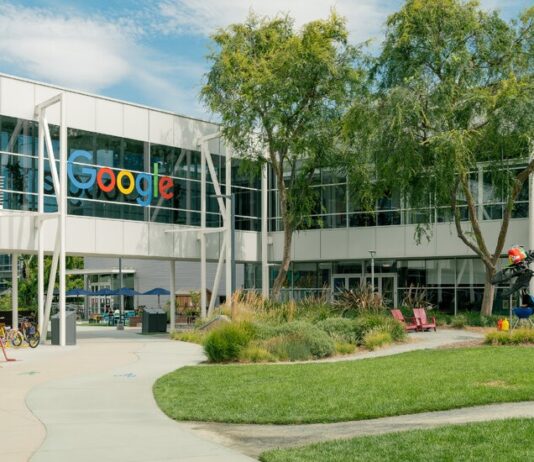 Google Закріплює Контракти з Пентагоном, Поки AI-Конкуренти Борються