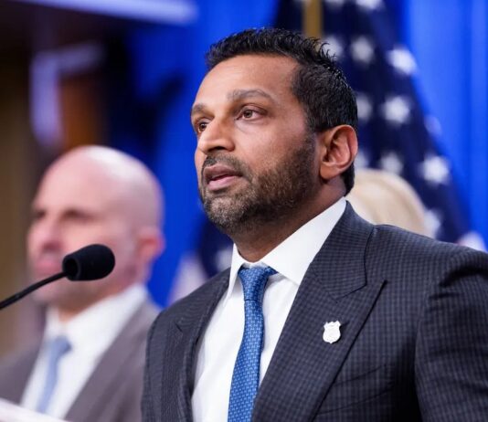 Вимоги до ордера на прослуховування ФБР: Тиск американських законодавців