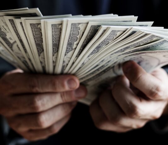 Я фінансовий планувальник: 5 способів заможних домогосподарств управляти грошима інакше, ніж середній клас