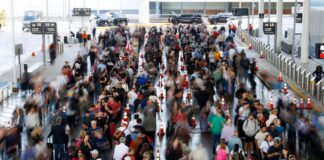 Аеропорти США Занурилися в Хаос через Неоплачувану Працю Співробітників TSA