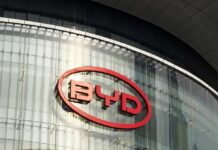 Прорив BYD: Надшвидка Зарядка Електромобілів Суперничає із Заправкою Бензином