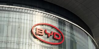 Прорив BYD: Надшвидка Зарядка Електромобілів Суперничає із Заправкою Бензином
