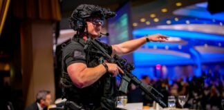 «ПОСТАНОВЛЕНО»: теорії змови повсюди після розстрілу кореспондентів Білого дому за вечерею