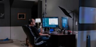 Висока Ціна Опору ICE: Активізм, Технології та Особиста Катастрофа