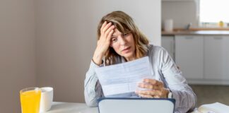 5 фінансових пасток, які можуть поставити під загрозу вашу пенсію після 50 років