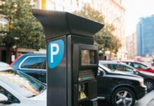 Перестаньте переплачувати: як знайти дешеву парковку в місті, не збожеволівши