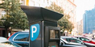 Перестаньте переплачувати: як знайти дешеву парковку в місті, не збожеволівши